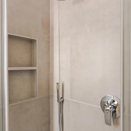 Διαμέρισμα Elegant Oasis 10 Min Station With Balcony E Wifi Near M1 Rovereto